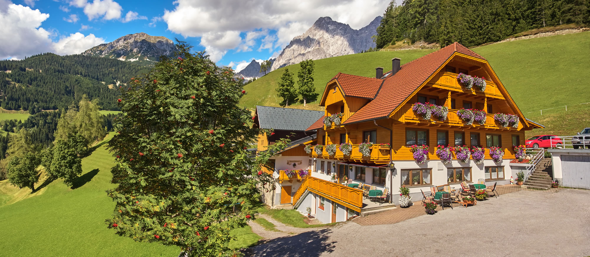 Hausansicht der Pension Bartlbauer in Ramsau am Dachstein