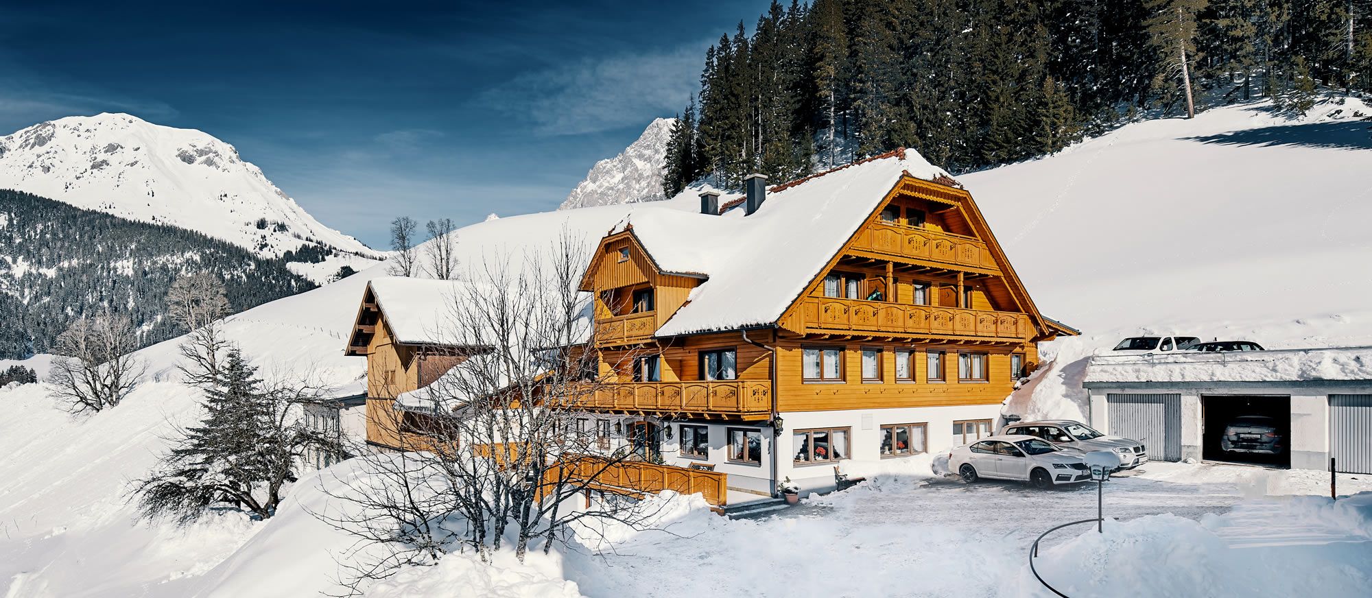 Hausansicht der Pension Bartlbauer in Ramsau am Dachstein